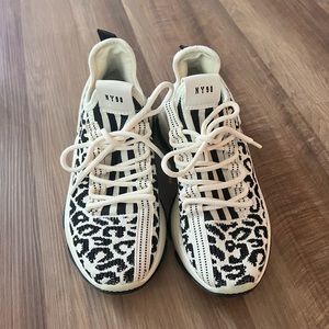 Steve Madden maxima sneakers size 8